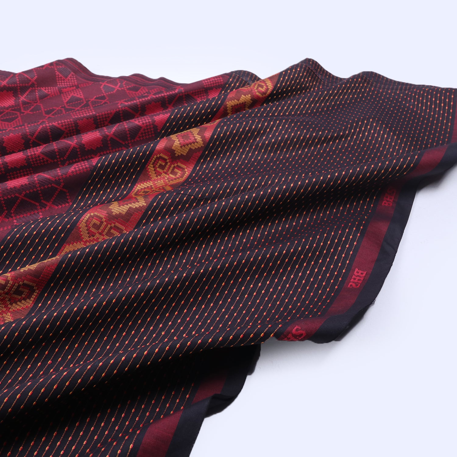 Kain Batik BHS Excellent Motif Jacquard Warna Merah Hitam