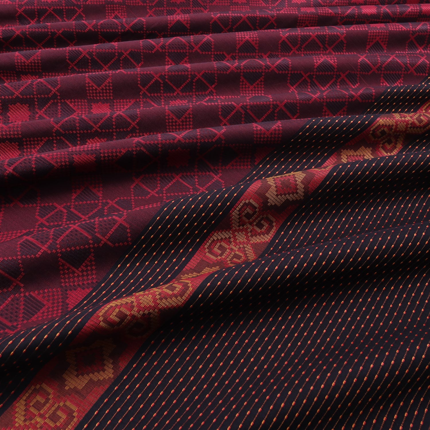 Kain Batik BHS Excellent Motif Jacquard Warna Merah Hitam