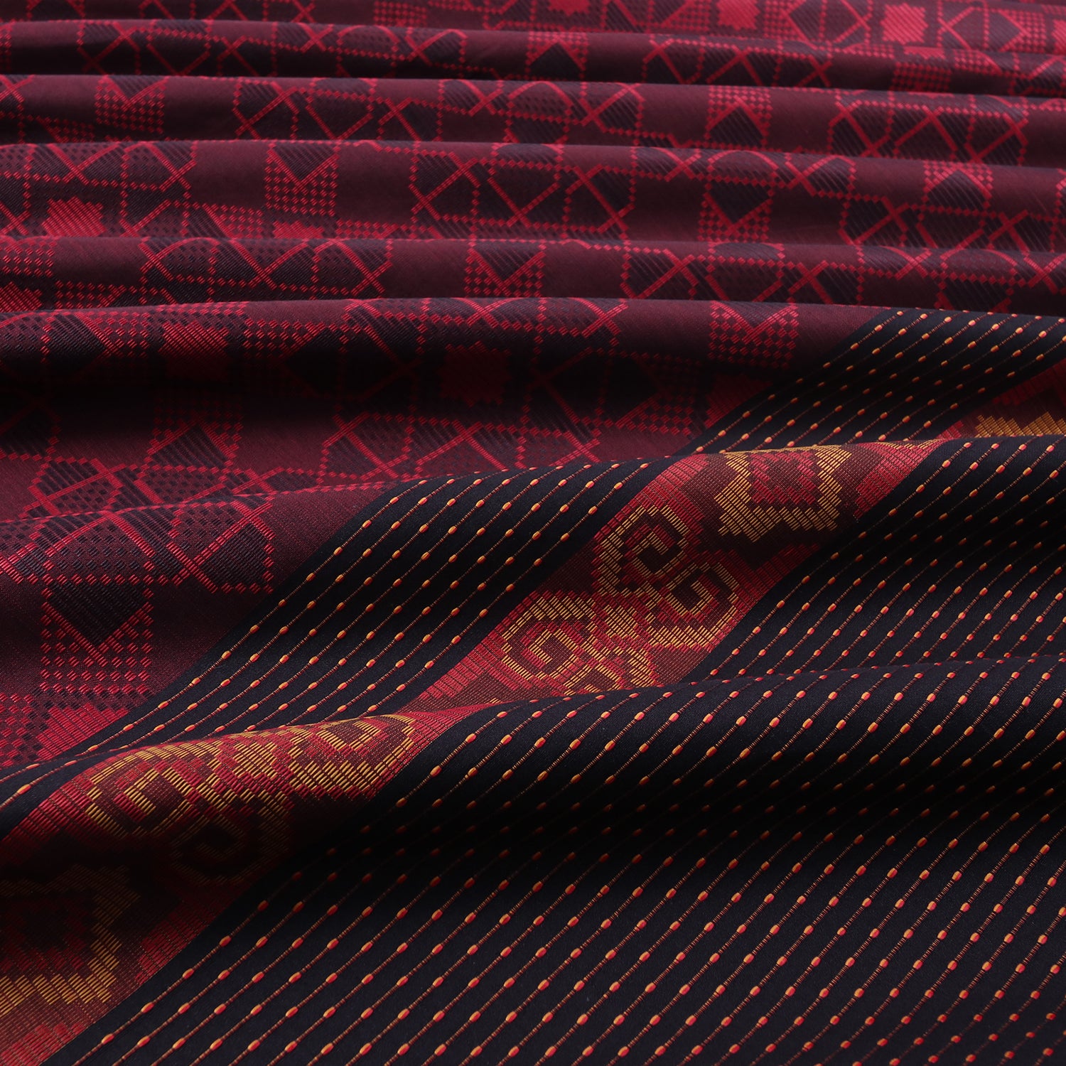 Kain Batik BHS Excellent Motif Jacquard Warna Merah Hitam