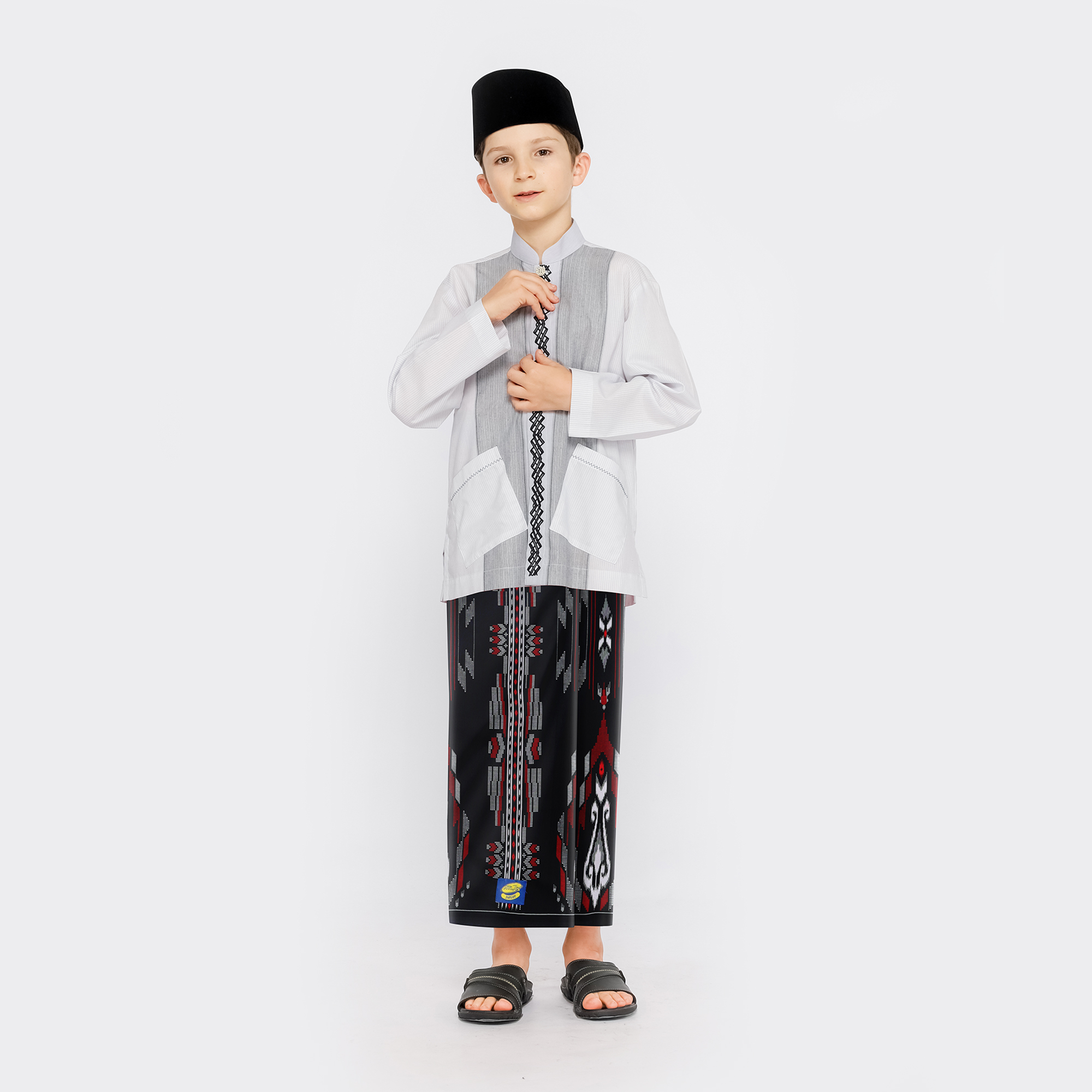 Sarung ATLAS Junior Kembang SGE Hitam Merah 01